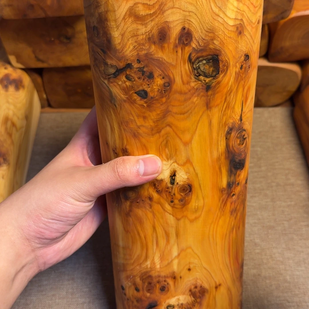 一***一鹅绒竹炭崖柏黑油颈椎枕。黑油老料。