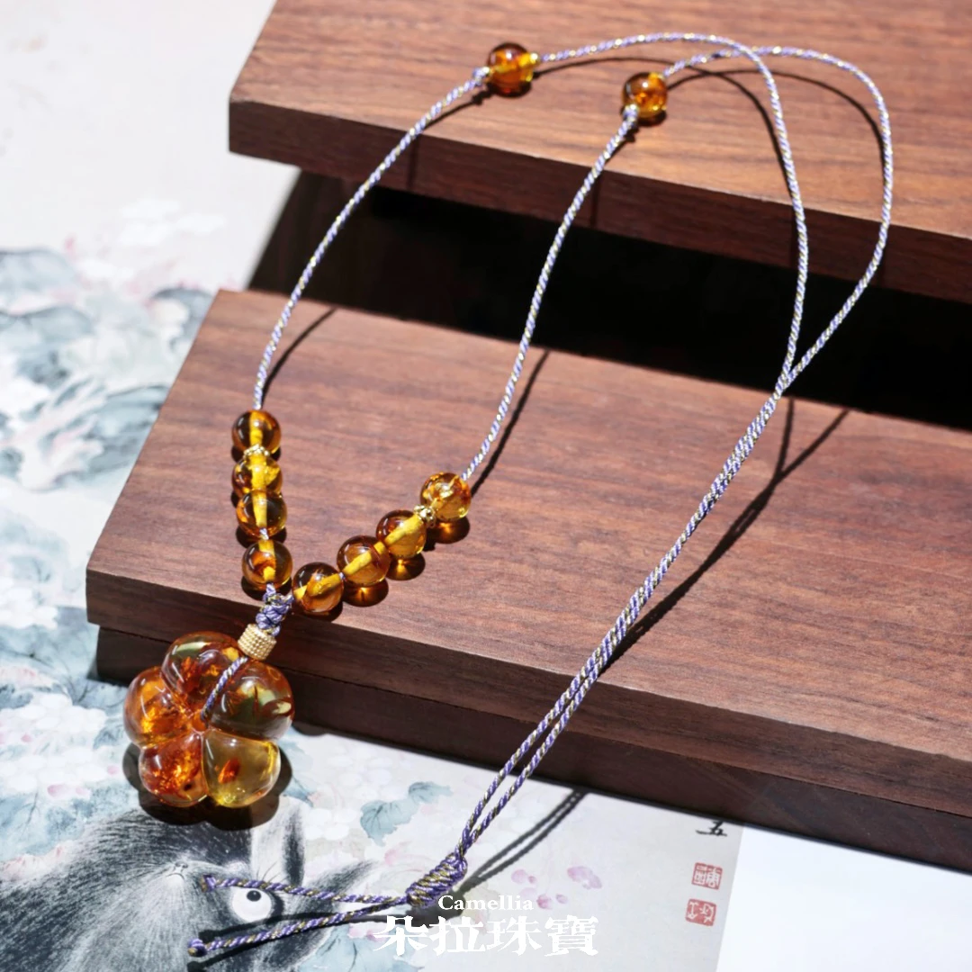 朵拉珠宝 3024 琥珀小花吊坠 多样性发其一