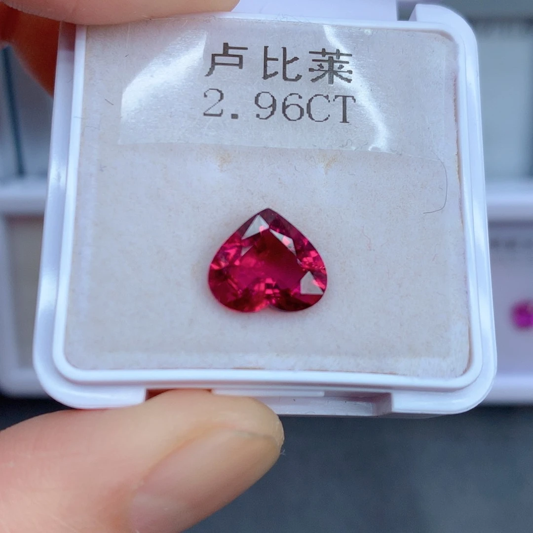 未镶嵌2.96克拉裸石红色碧玺