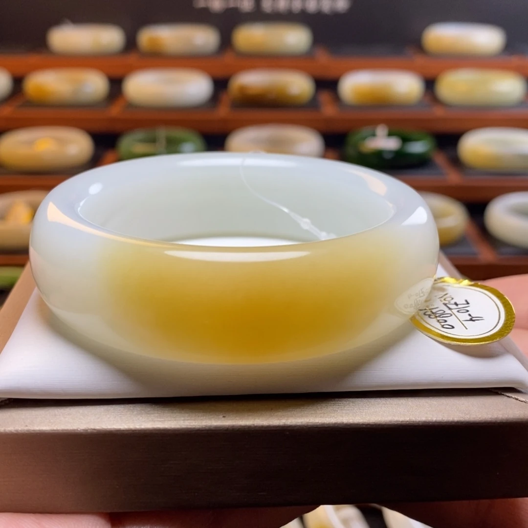 和田玉未镶嵌手镯56圈