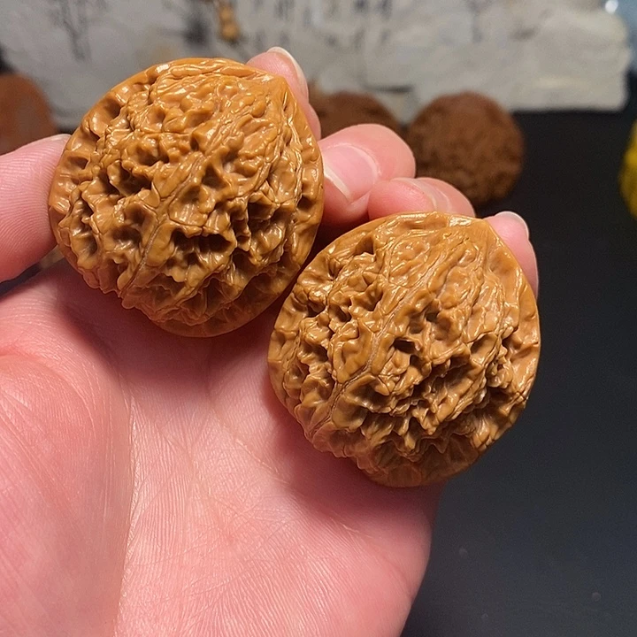 文玩核桃吊坠39水龙纹