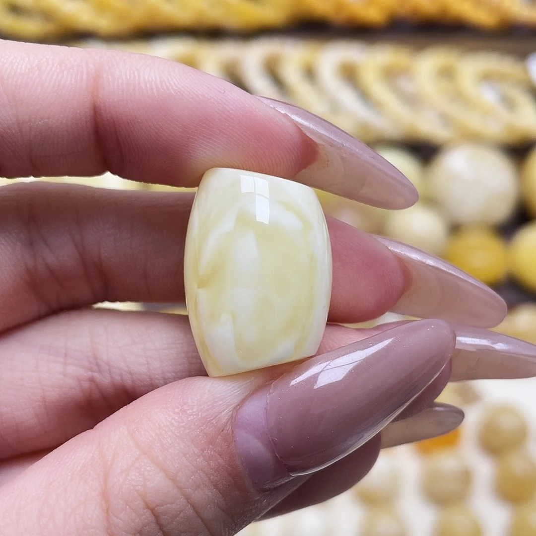 琥珀未镶嵌裸石16.1*22.7mm马蹄珠