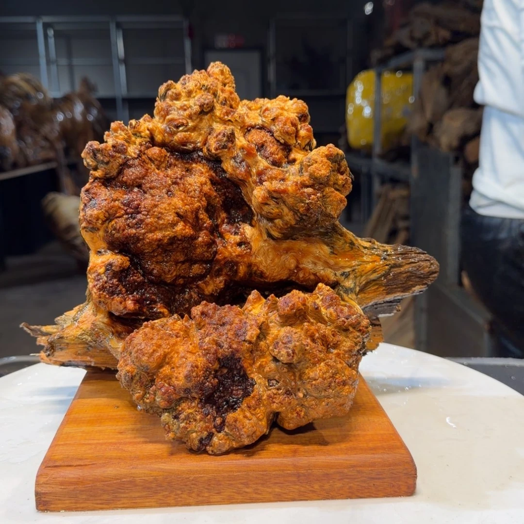 金***云木王一刀琥珀木摆件105