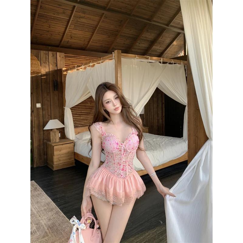 2025新款甜辣碎花印染甜美鱼骨胸衣带胸垫显瘦聚拢性感吊带短裙女