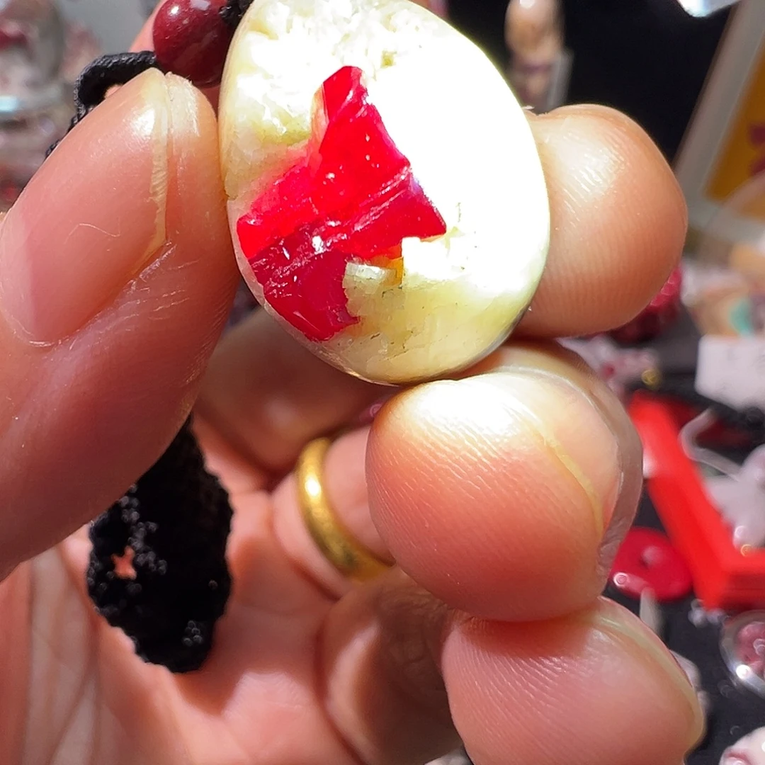 天然辰砂马仙溪原矿朱砂大晶体水滴吊坠