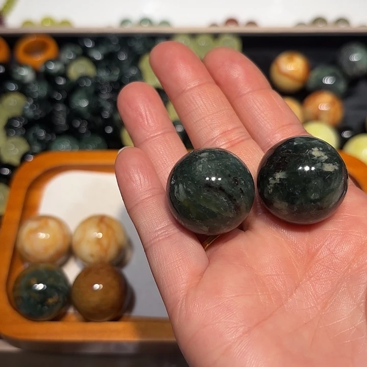 菲***菲蛇纹石玉未镶嵌单珠2个