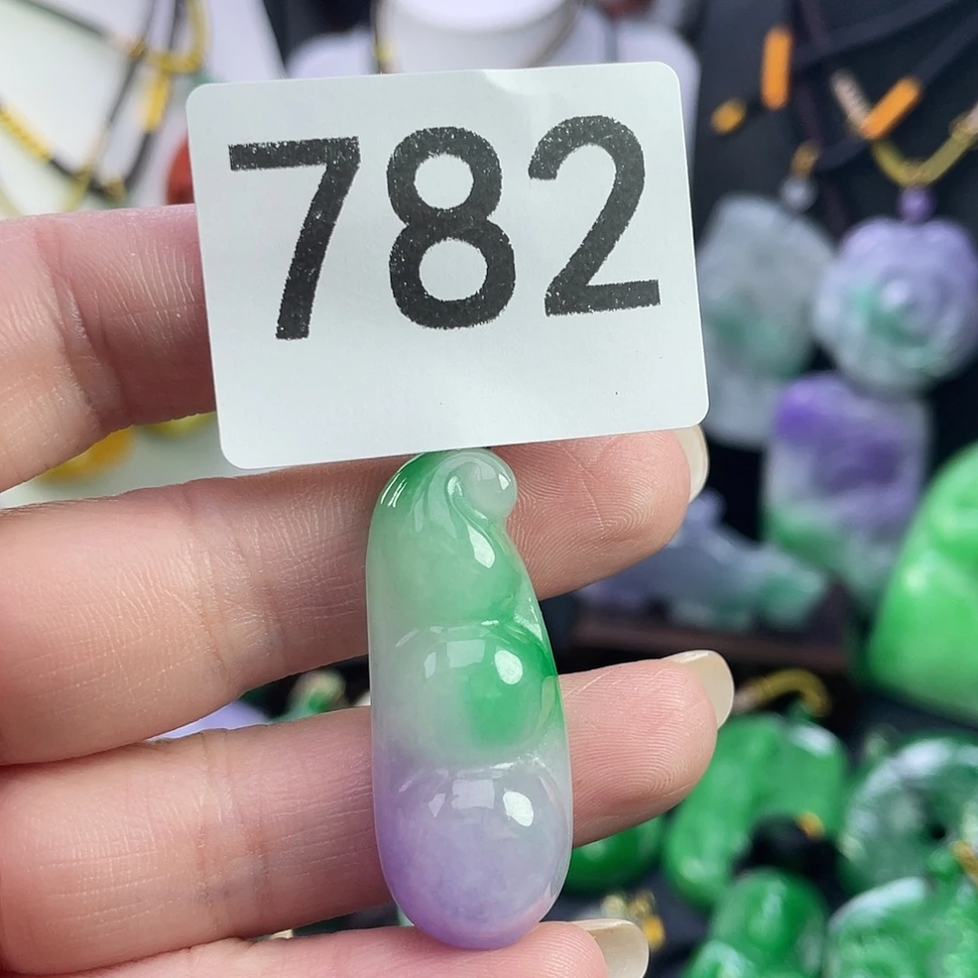 翡翠未镶嵌吊坠(赠链)