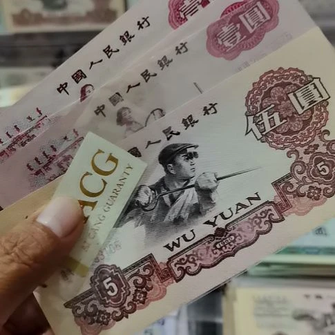 晴***李练刚二冠拖拉机两张