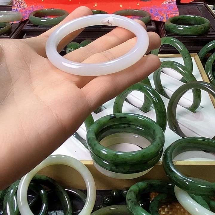 ****式未镶嵌手镯和田玉