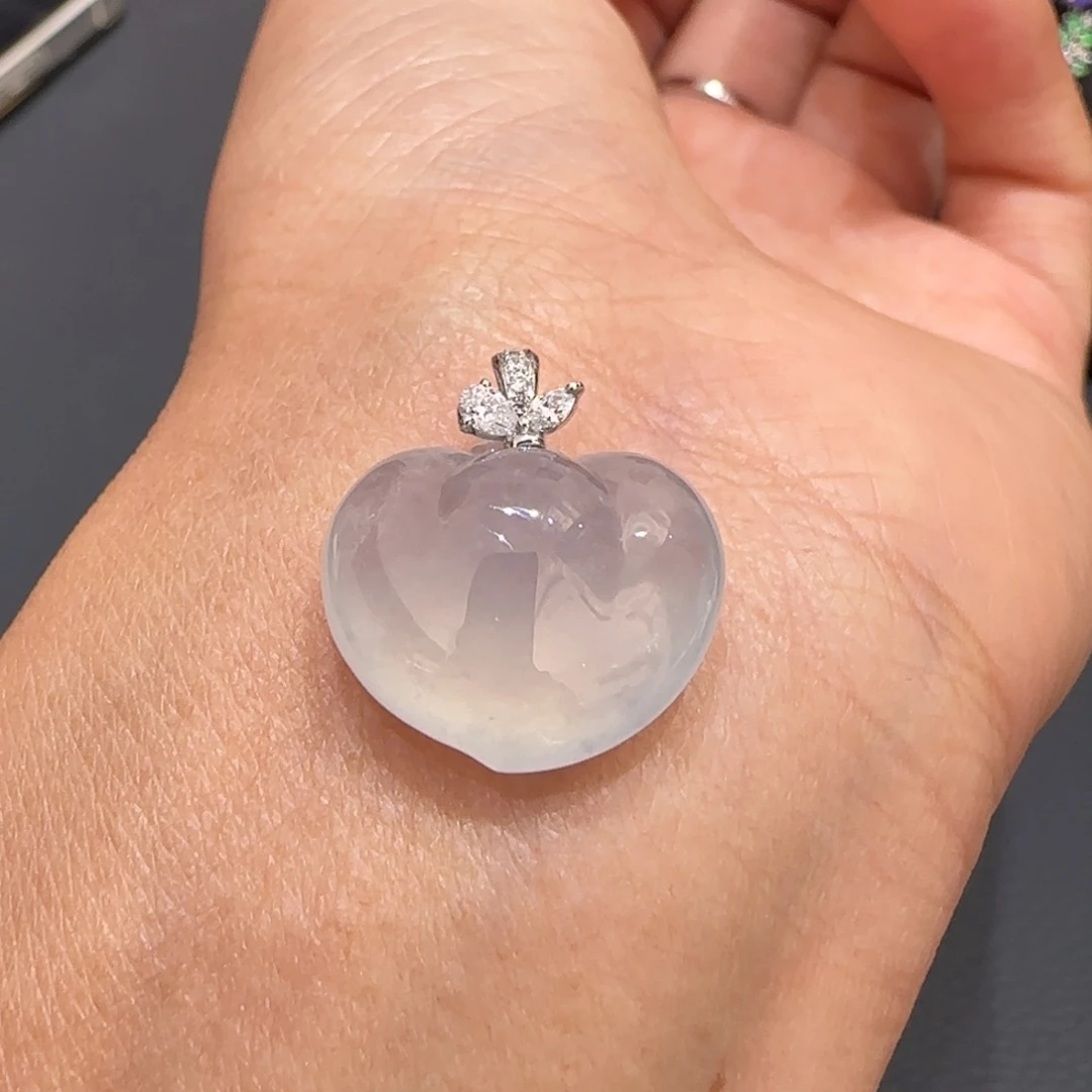 翡翠颈饰18K金镶嵌桃子