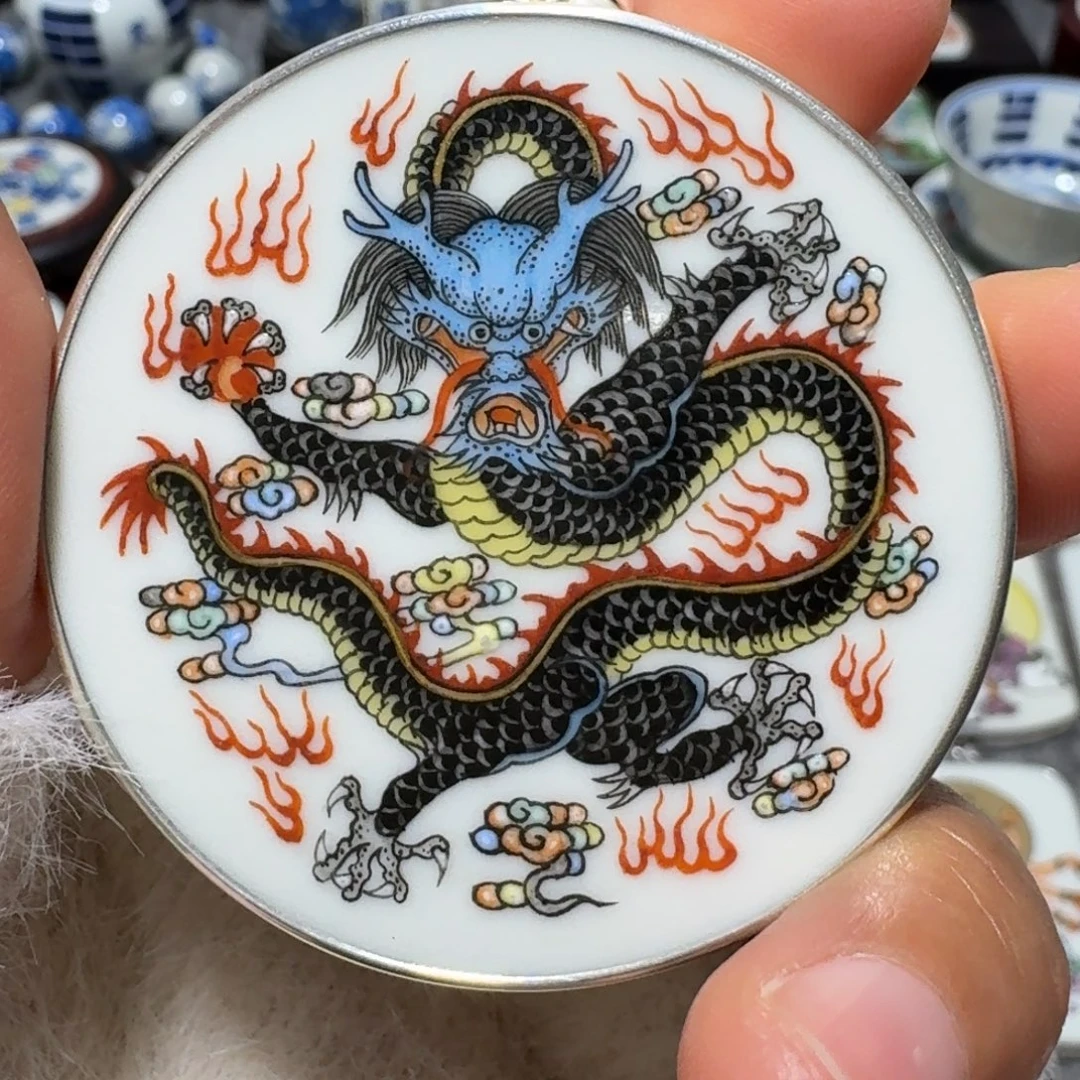 用***3瓷片精品挂件一个