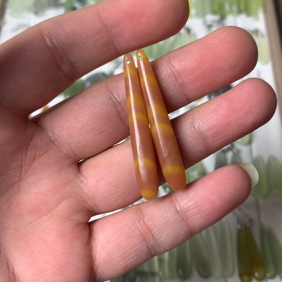 蛇纹石玉耳环未镶嵌