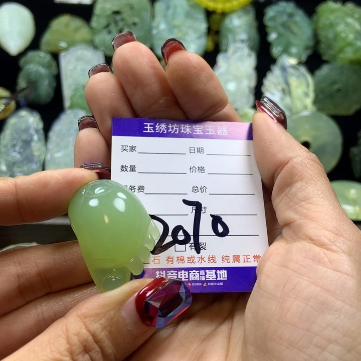 【闪购商品】蛇纹石玉颈饰未镶嵌侯*?