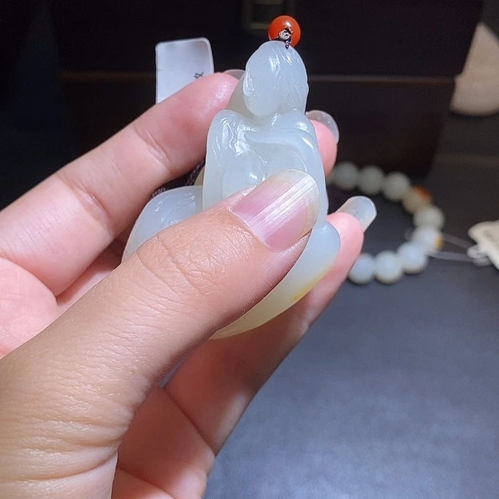 和田玉未镶嵌挂件给***烟