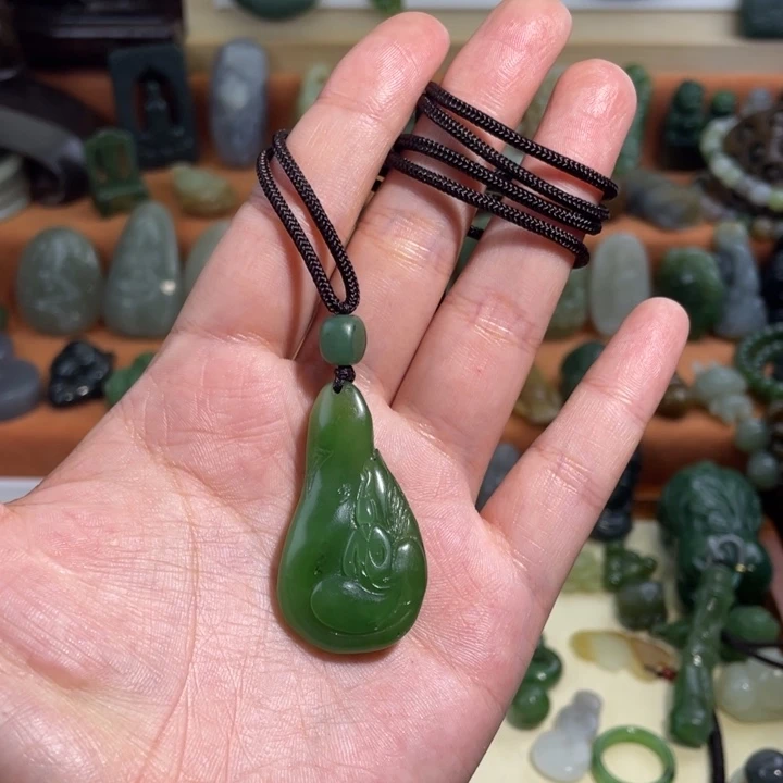 冰***️和田玉未镶嵌颈饰