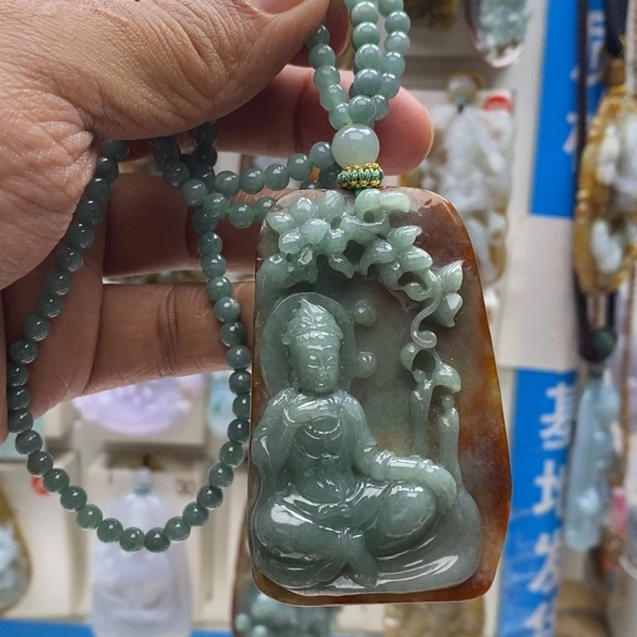 翡翠未镶嵌颈饰观音