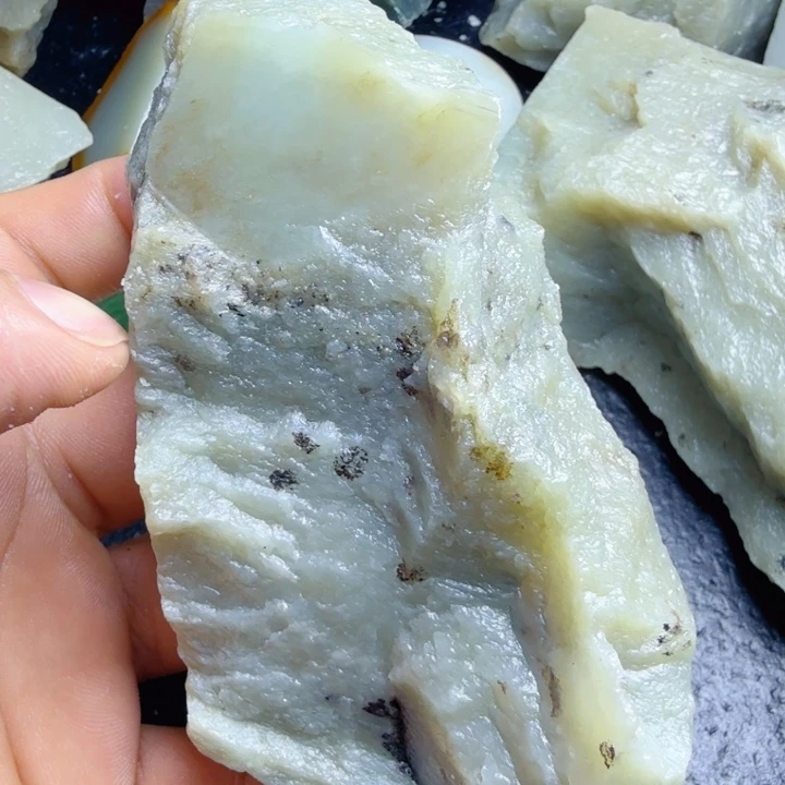 和田玉（糖玉）未镶嵌珠宝奇石