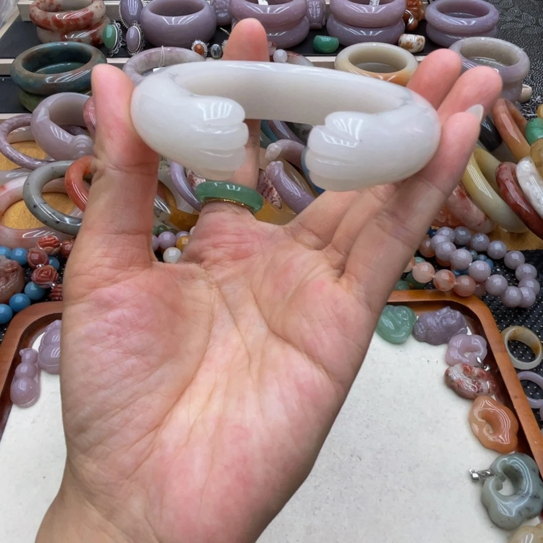 未镶嵌圈口58石英质玉