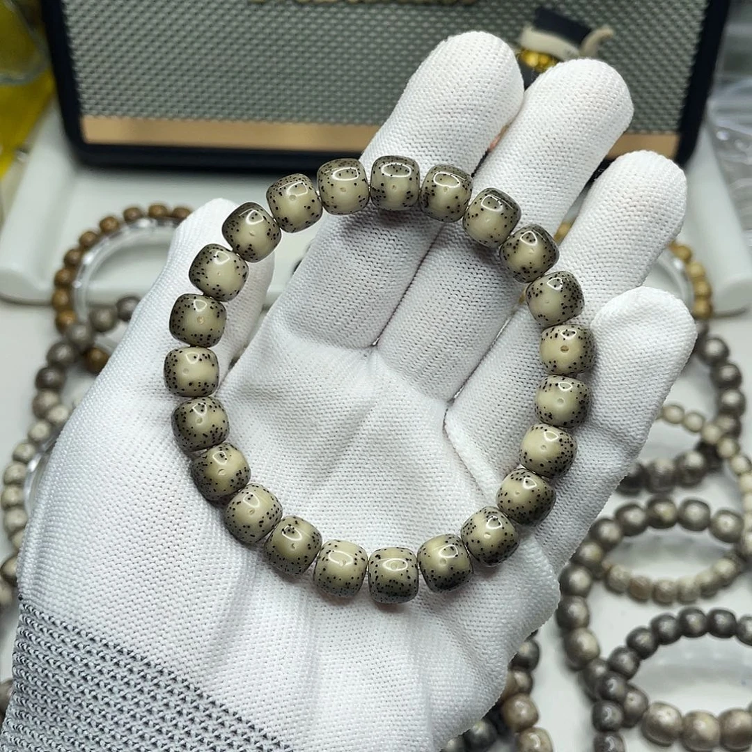 星月菩提手串10mm 绿包白通体