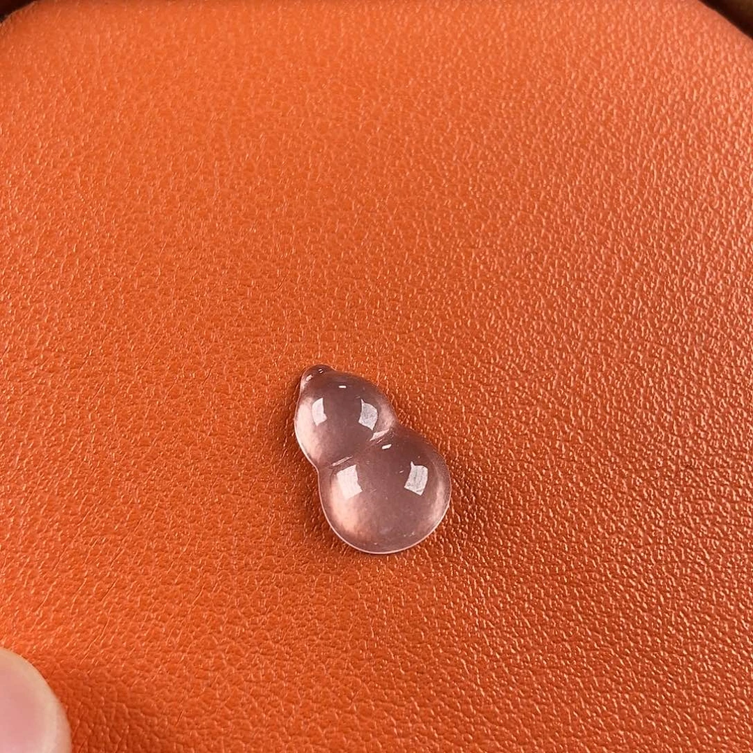 石英质玉未镶嵌颈饰葫芦