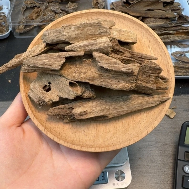 福利！捡漏海南土沉虫漏39克！