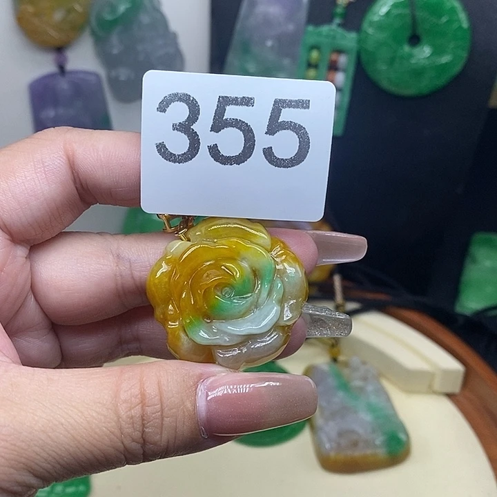 翡翠未镶嵌吊坠(赠链)