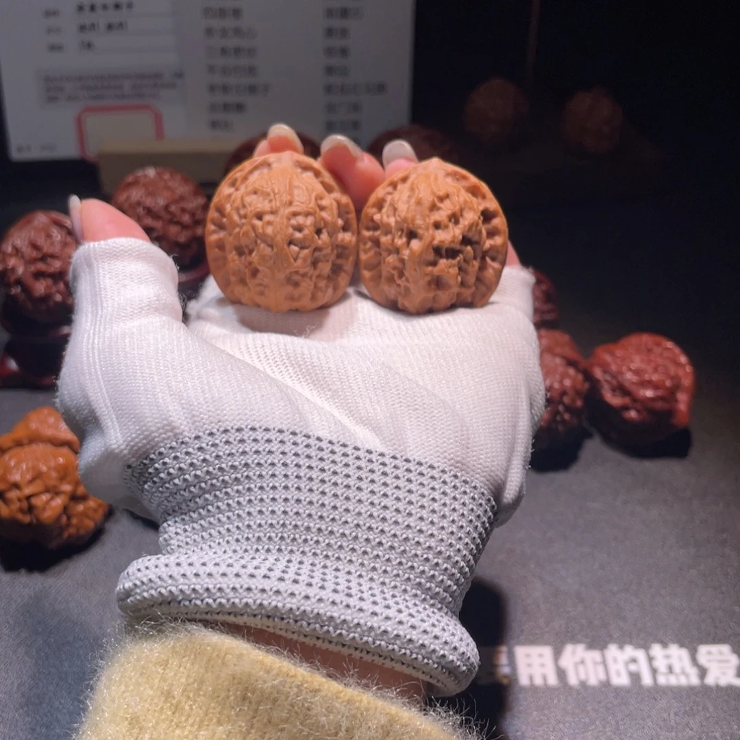 文玩核桃吊坠33.35野狼18708