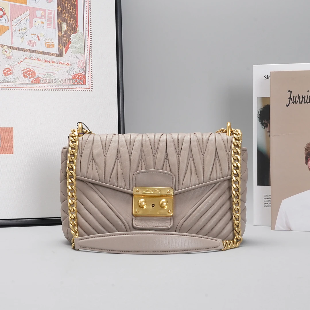 95新 MIU MIU/缪缪 褶皱 灰色 羊皮 链条包【静文】BGB200540028