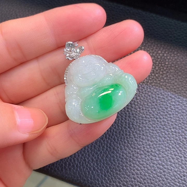 翡翠18K金镶嵌颈饰绿佛