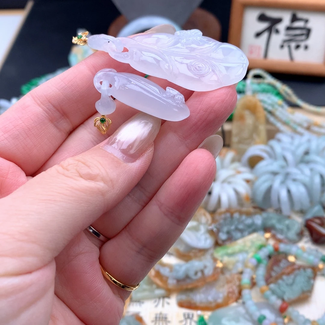 纳***雪翡翠18K金镶嵌颈饰吊坠