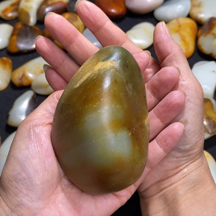 和田玉未镶嵌把件