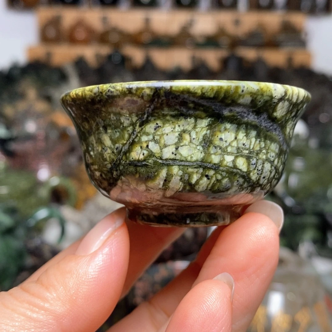 藏玉药王石蛇纹料翻边杯35cc