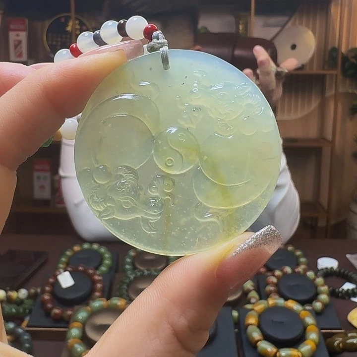 蛇纹石玉颈饰未镶嵌