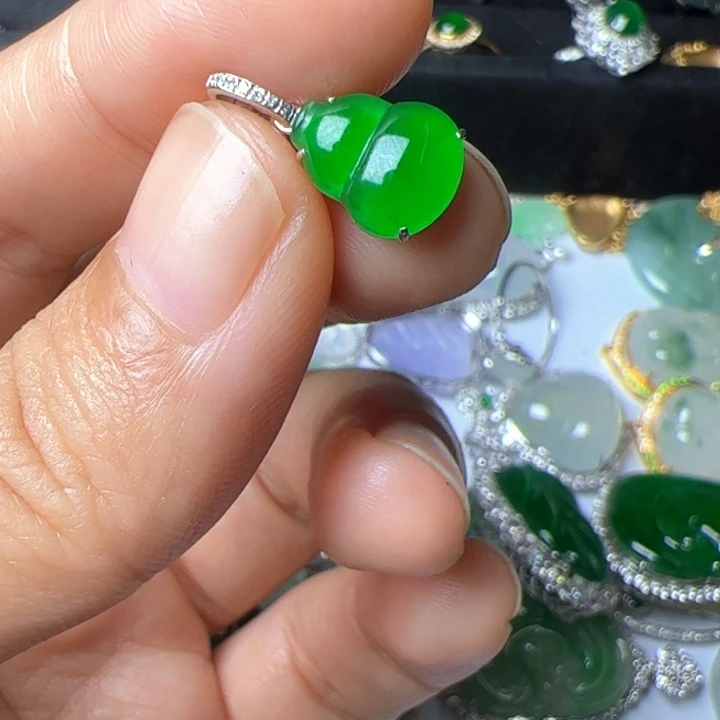 翡翠18K金镶嵌吊坠(不含链)