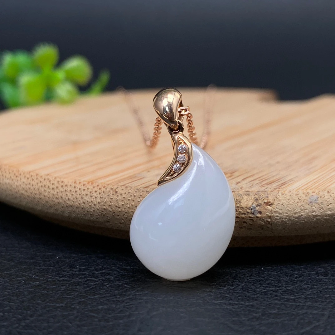 18k金和田玉吊坠白玉水滴挂坠精致气质百搭锁骨链