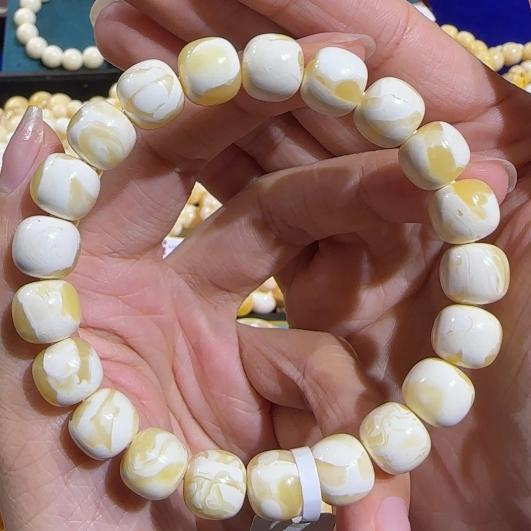 蜜蜡未镶嵌裸石同料俄料满蜡飘花手串