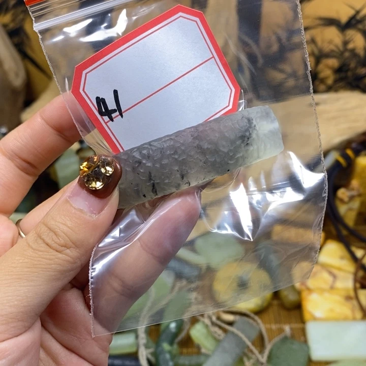 蛇纹石玉挂件未镶嵌阿*?