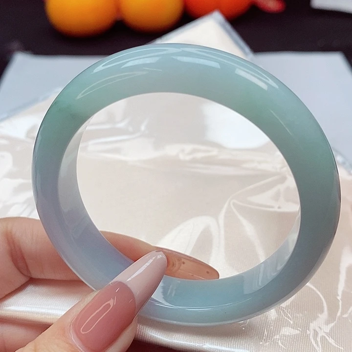 翡翠手镯未镶嵌54圈