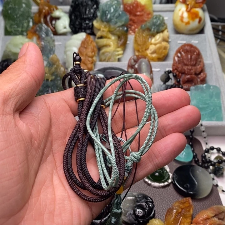 半***容未镶嵌蛇纹石玉颈饰