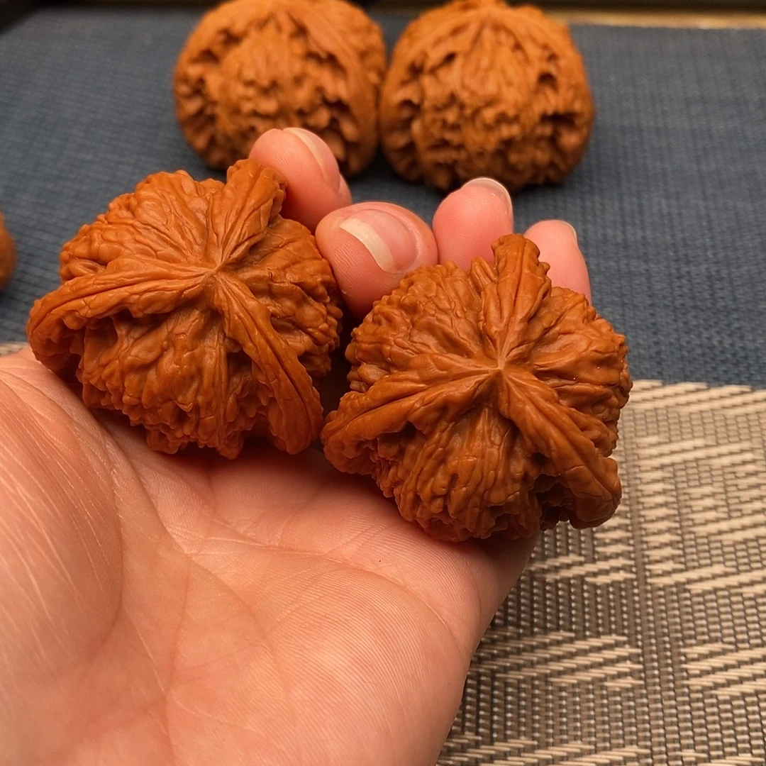 一***人文玩核桃吊坠三棱