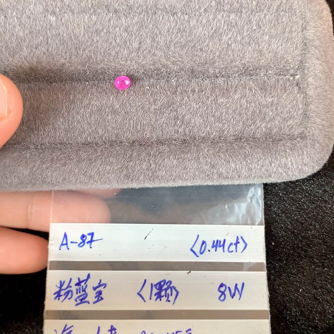 蓝宝石裸石未镶嵌海**妹
