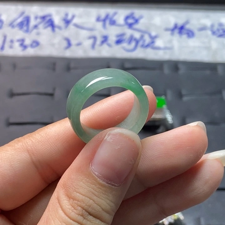 定制翡翠未镶嵌戒圈