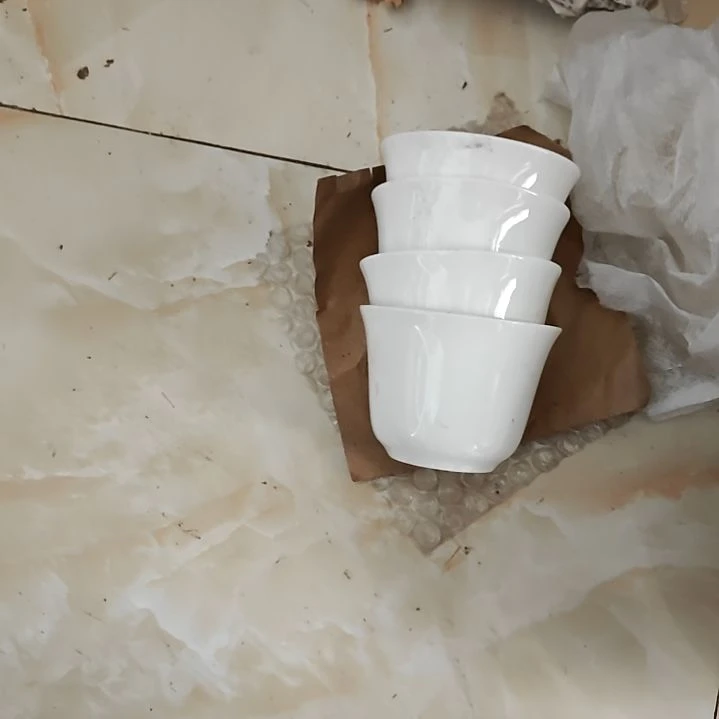 摆件盘子碗茶壶啥都有