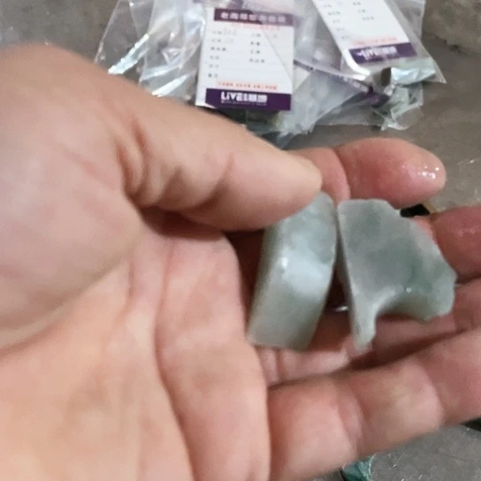 翡翠散珠小*U天然翡翠石