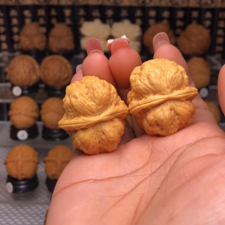 橄榄核吊坠44血麒麟