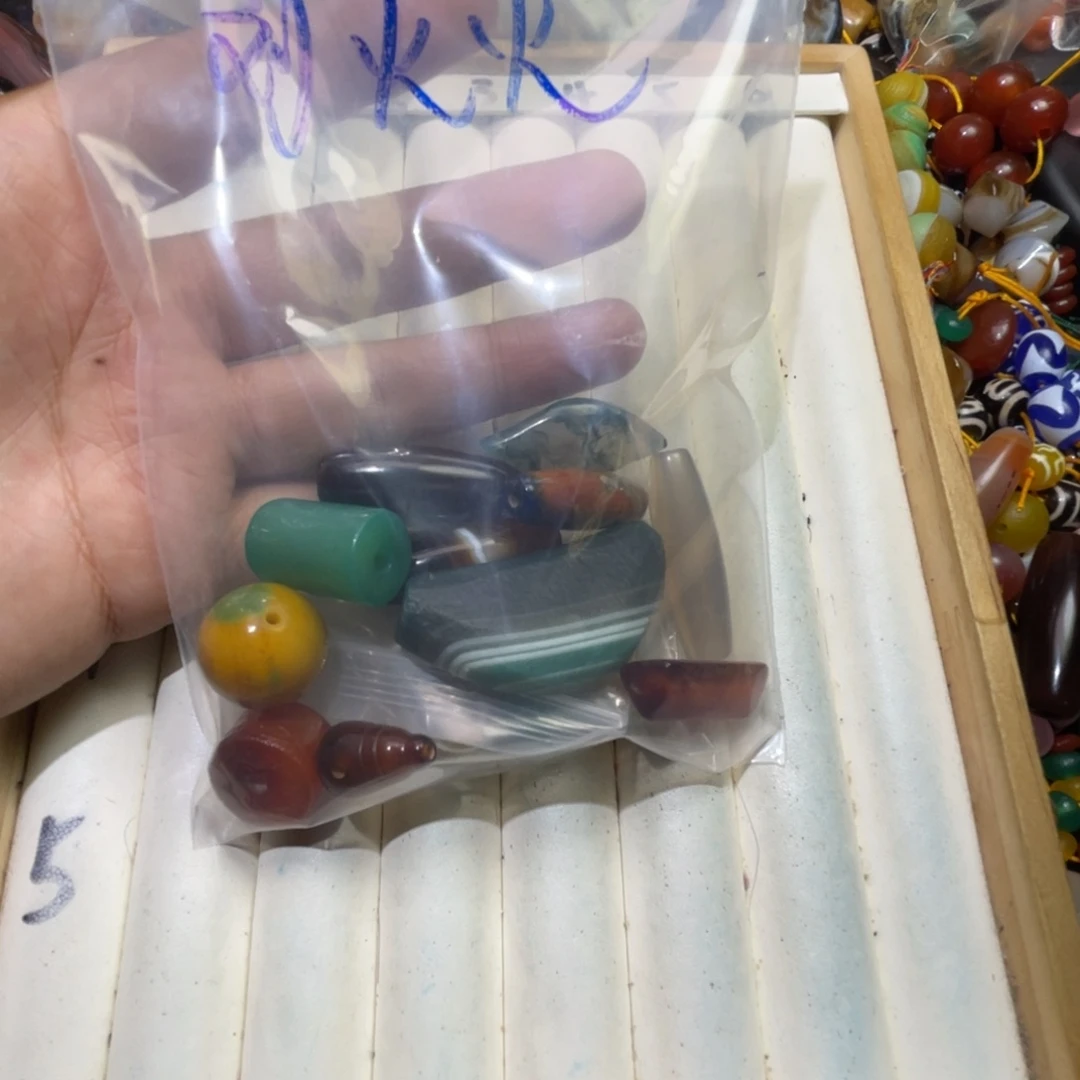 刘****玛瑙/玉髓未镶嵌珠宝半成品