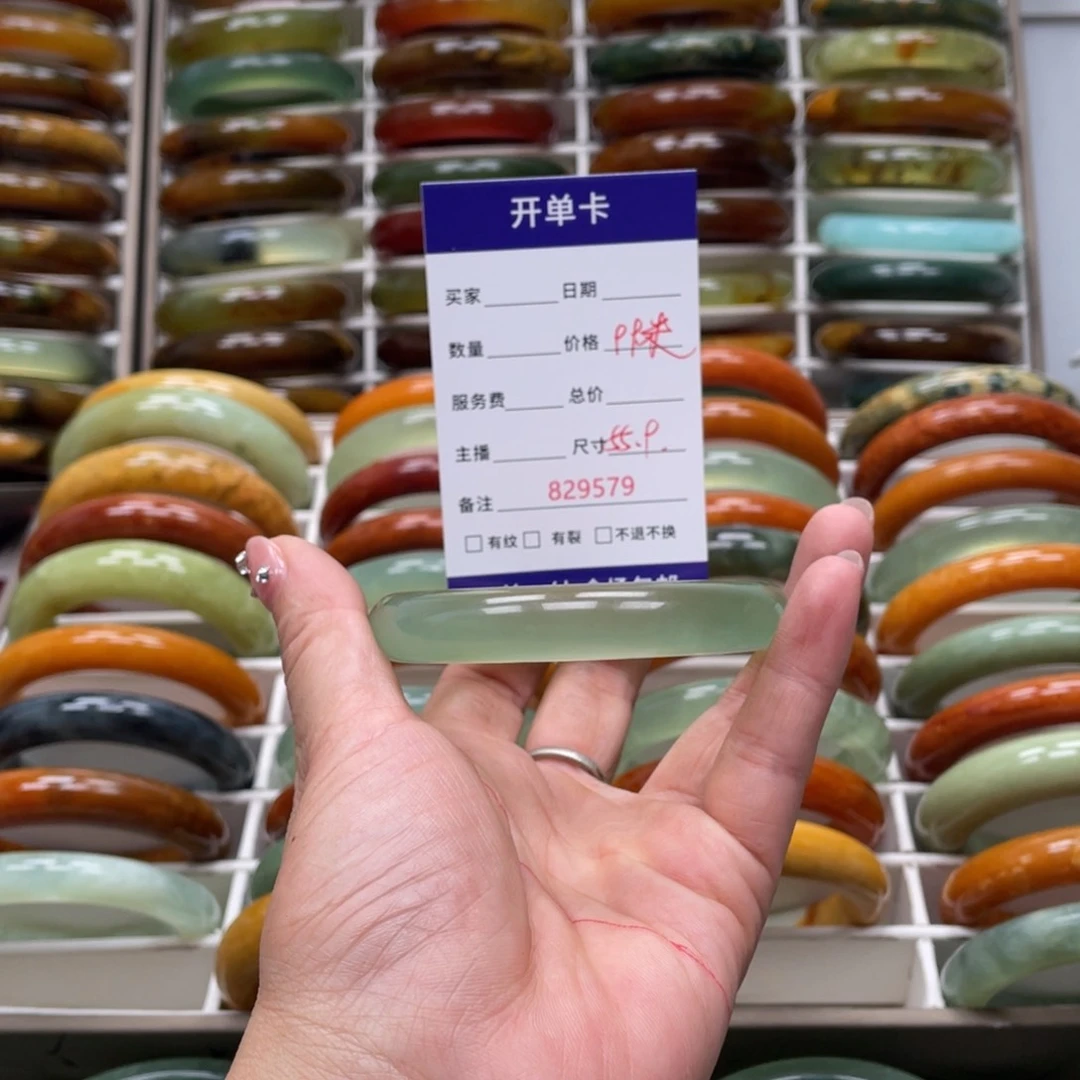 蛇纹石玉未镶嵌手镯h****6