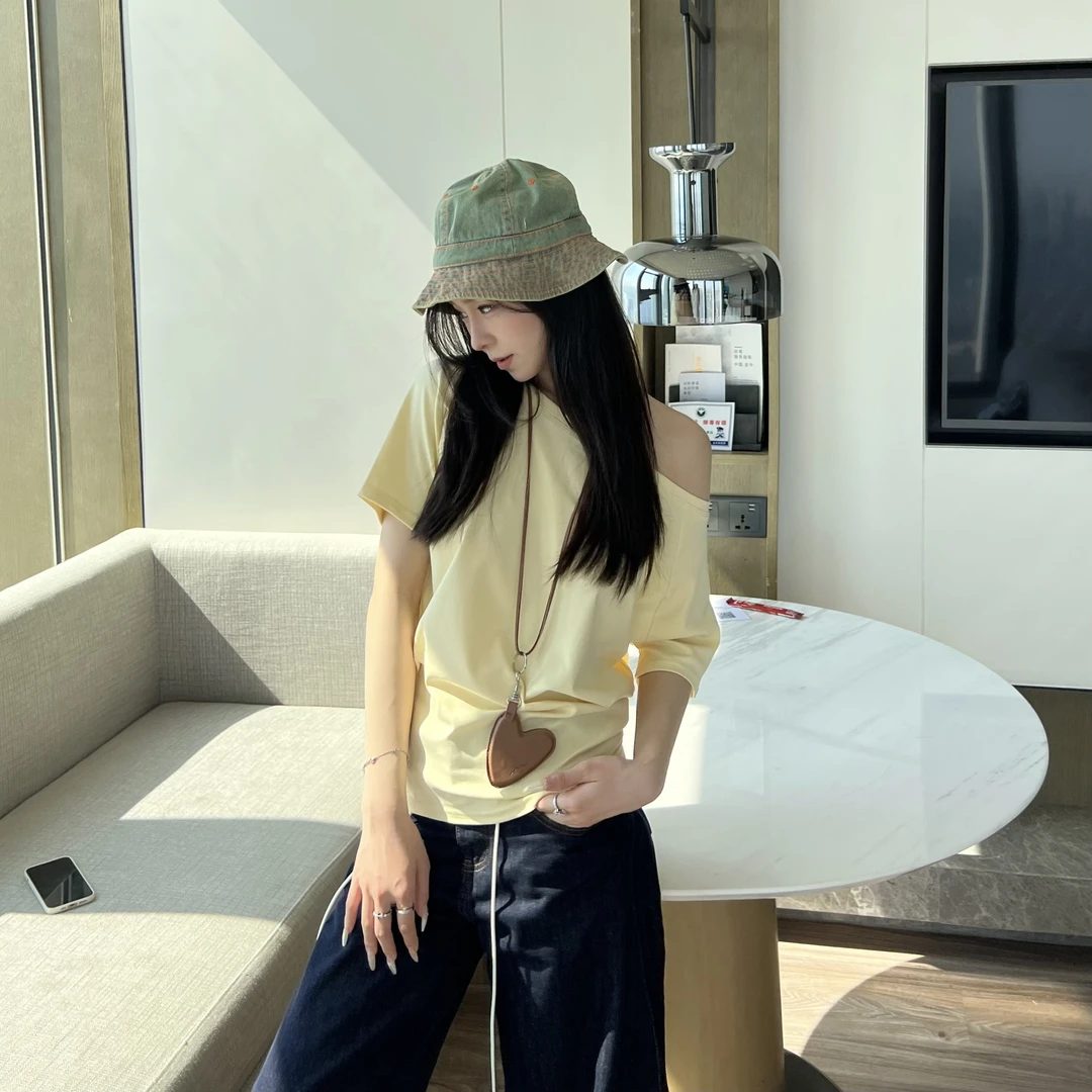 辣妹纯欲一字斜肩短袖t恤女夏季宽松露肩设计高级感潮牌上衣穿搭