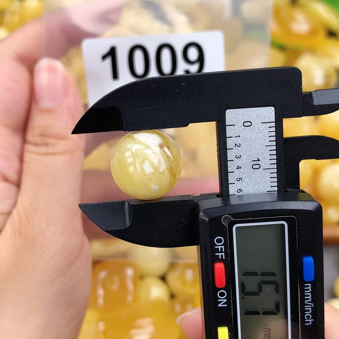 未镶嵌琥珀珠宝奇石