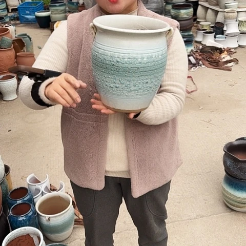 20口24高瑕疵盆子。